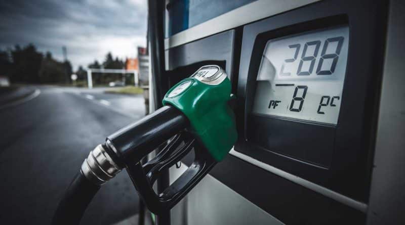 Tir&eacute;s &agrave; la hausse mi-avril, les prix du carburant retrouvent &laquo; des niveaux habituels &raquo;