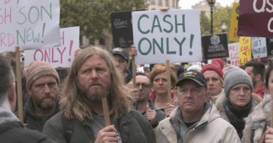 septembre : Le mouvement de gr&egrave;ve des paiements par carte bleue pour