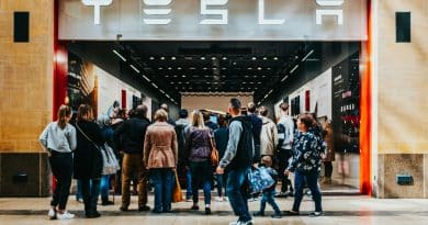 Elon Musk d&eacute;croche le pactole : ses actionnaires approuvent une r&eacute;mun&eacute;ration record de 1 000 milliards de dollars