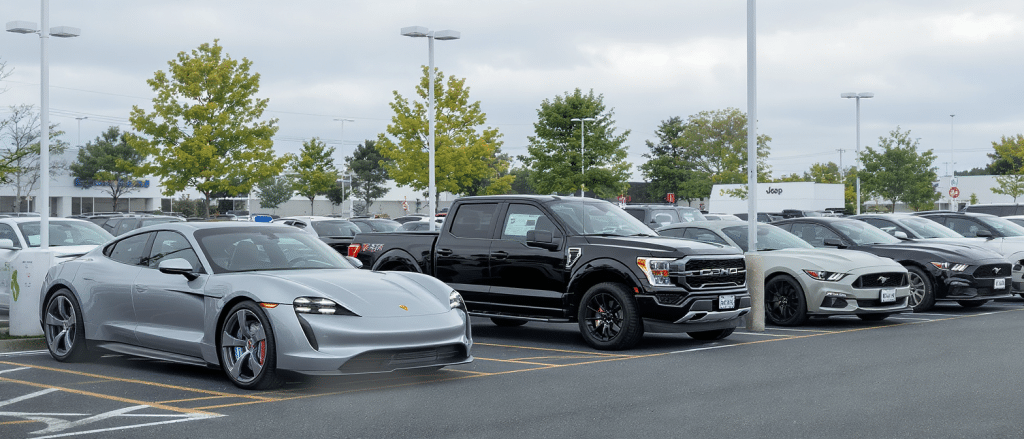 Stellantis, Porsche, Ford… Comprendre pourquoi freiner sur l’électrique expose les constructeurs à de lourdes conséquences