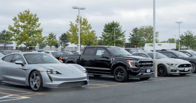 Stellantis, Porsche, Ford… Comprendre pourquoi freiner sur l’électrique expose les constructeurs à de lourdes conséquences