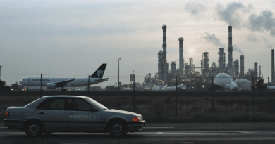 Stellantis, Airbus, TotalEnergies : quand l’empreinte carbone p&egrave;se plus lourd que les profits