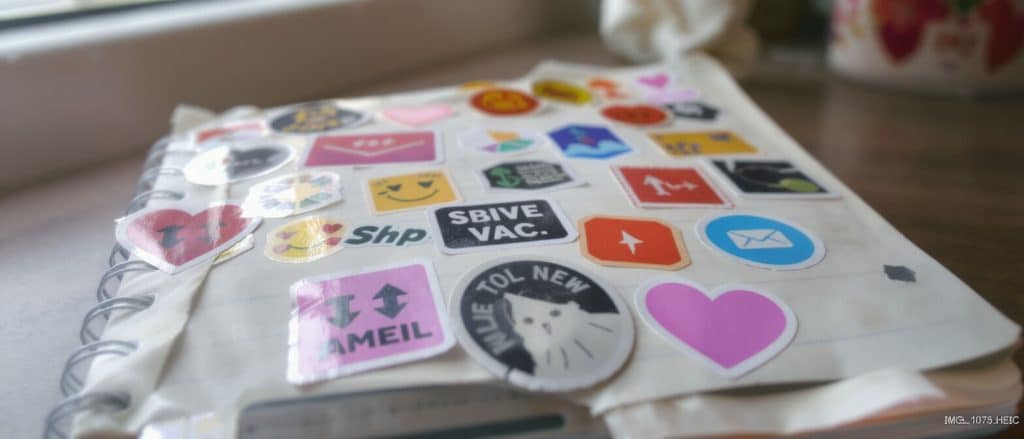Stickers personnalises : un support simple pour rendre sa communication plus visible